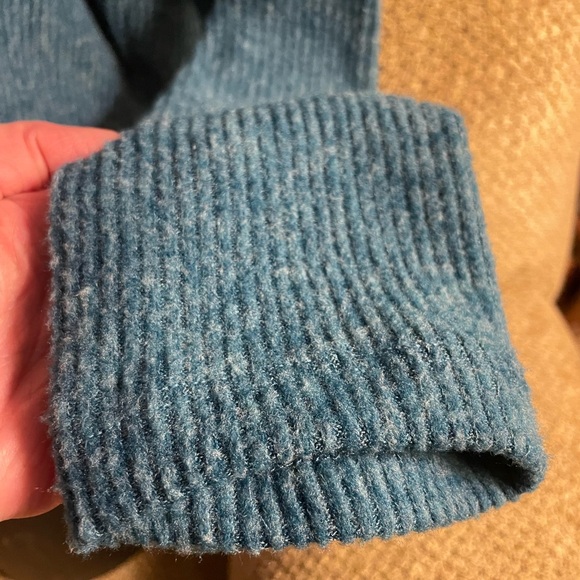 Zenana Brand Crop Sweater - New Without Tags - Size S/M - Picture 4 of 7